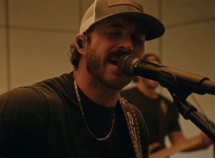 Riley Green Releases Acoustic Performance Video Of Current Single